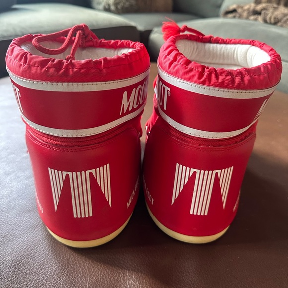 Moon Boots by Tecnica Size 7-8.5. Red. Great Condition! - Picture 4 of 6
